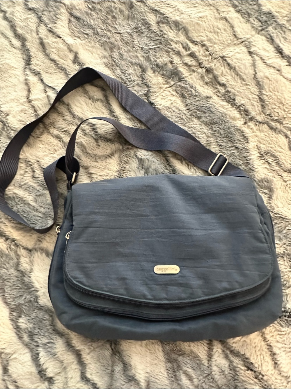 Baggallini Navy Blue Messenger Crossbody Bag